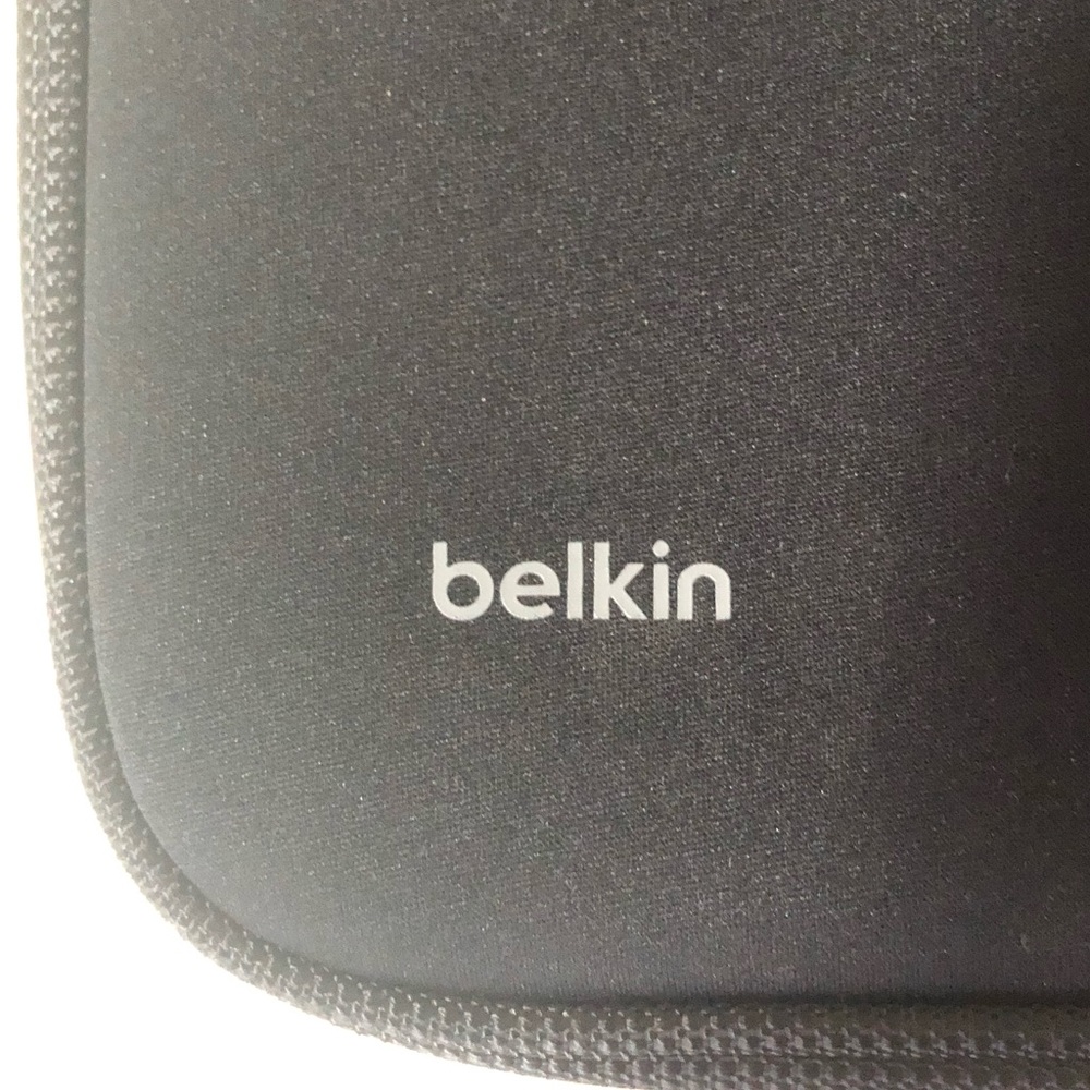 Belkin Black Sleeve Cover for Laptops - Picture 4 of 4